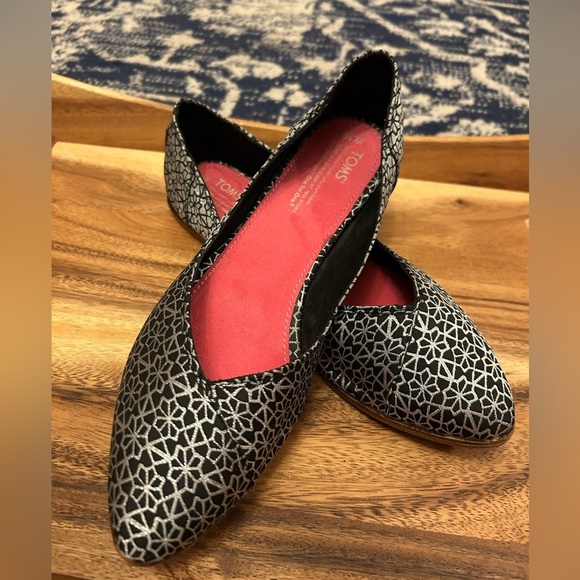 TOMS Women's Black and Silver Flats - Picture 1 of 5